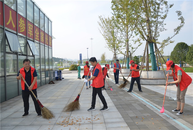 城投集團(tuán)開展“創(chuàng)衛(wèi)迎暗訪、全城大掃除”主題志愿活動