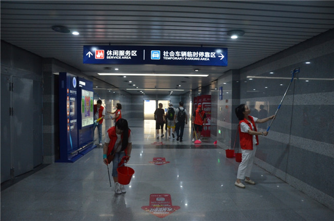 城投集團(tuán)開展“創(chuàng)衛(wèi)迎暗訪、全城大掃除”主題志愿活動